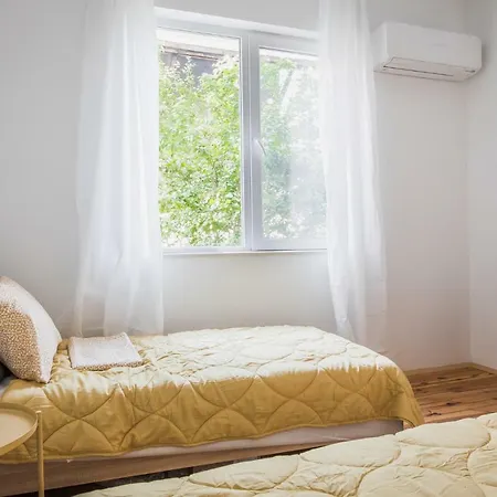 Apartment Authentic 2bdr In Center Sofia