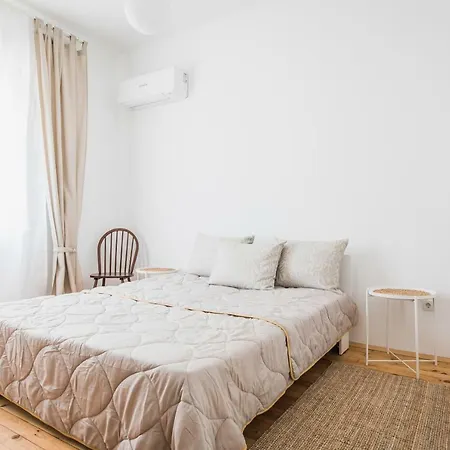 Apartment Authentic 2bdr In Center *