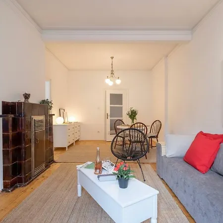 Authentic 2bdr In Center *