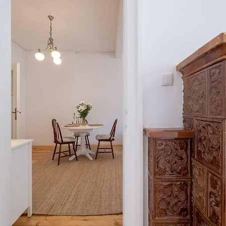 Authentic 2bdr In Center Apartment