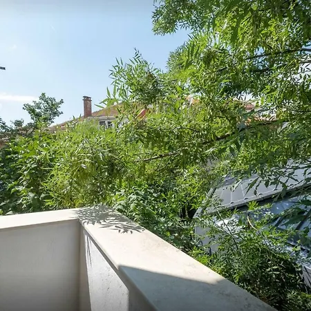 Authentic 2bdr In Center Apartment Sofia