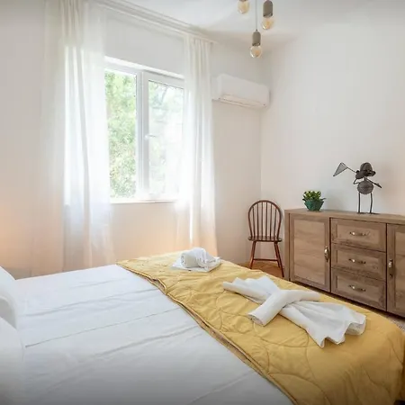 Apartment Authentic 2bdr In Center