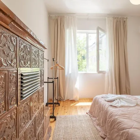 Apartment Authentic 2bdr In Center Sofia