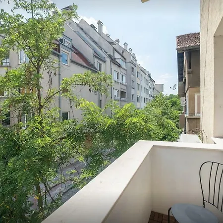 Authentic 2bdr In Center Apartamento Sofía