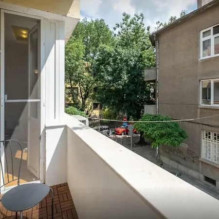 Authentic 2bdr In Center